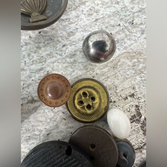 Antique Misc Button Lot Of 64 Craft Sewing Lot - Picture 5 of 10